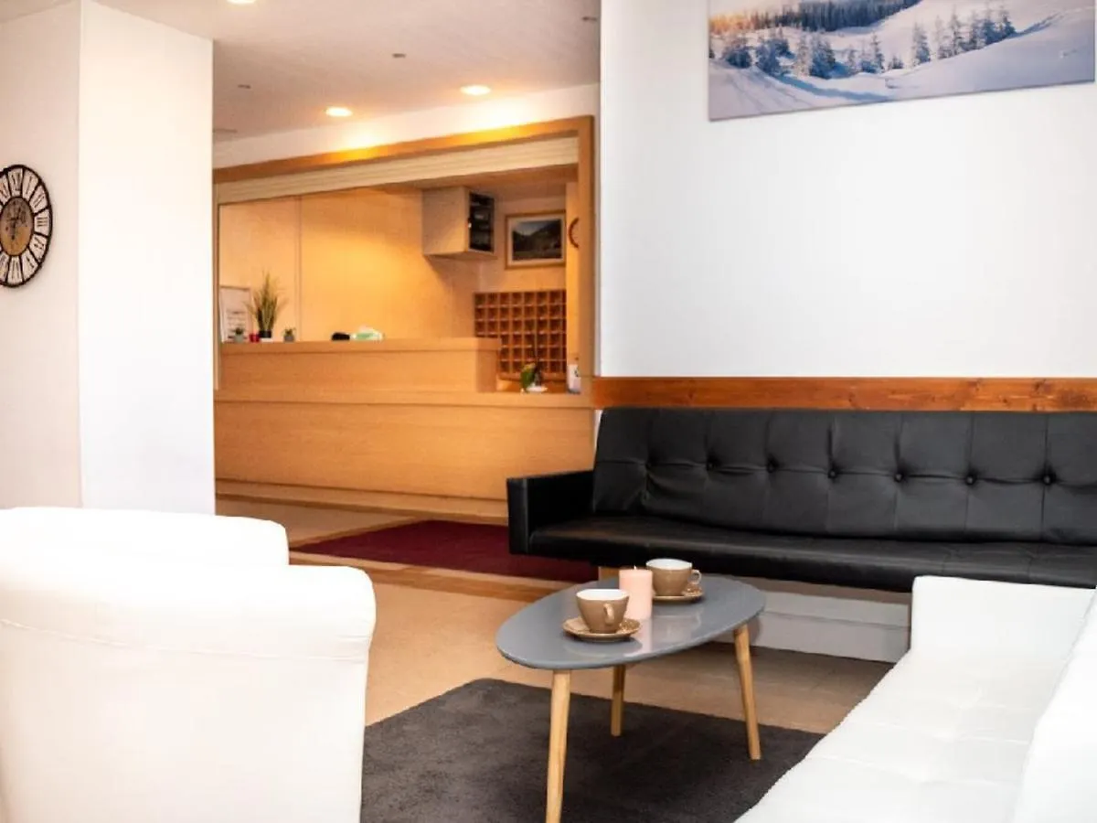 Appartement 4 Pieces Avec Balcon, Parking Et Local Ski A Puy-Saint-Vincent - Fr-1-504-30 0*,  France